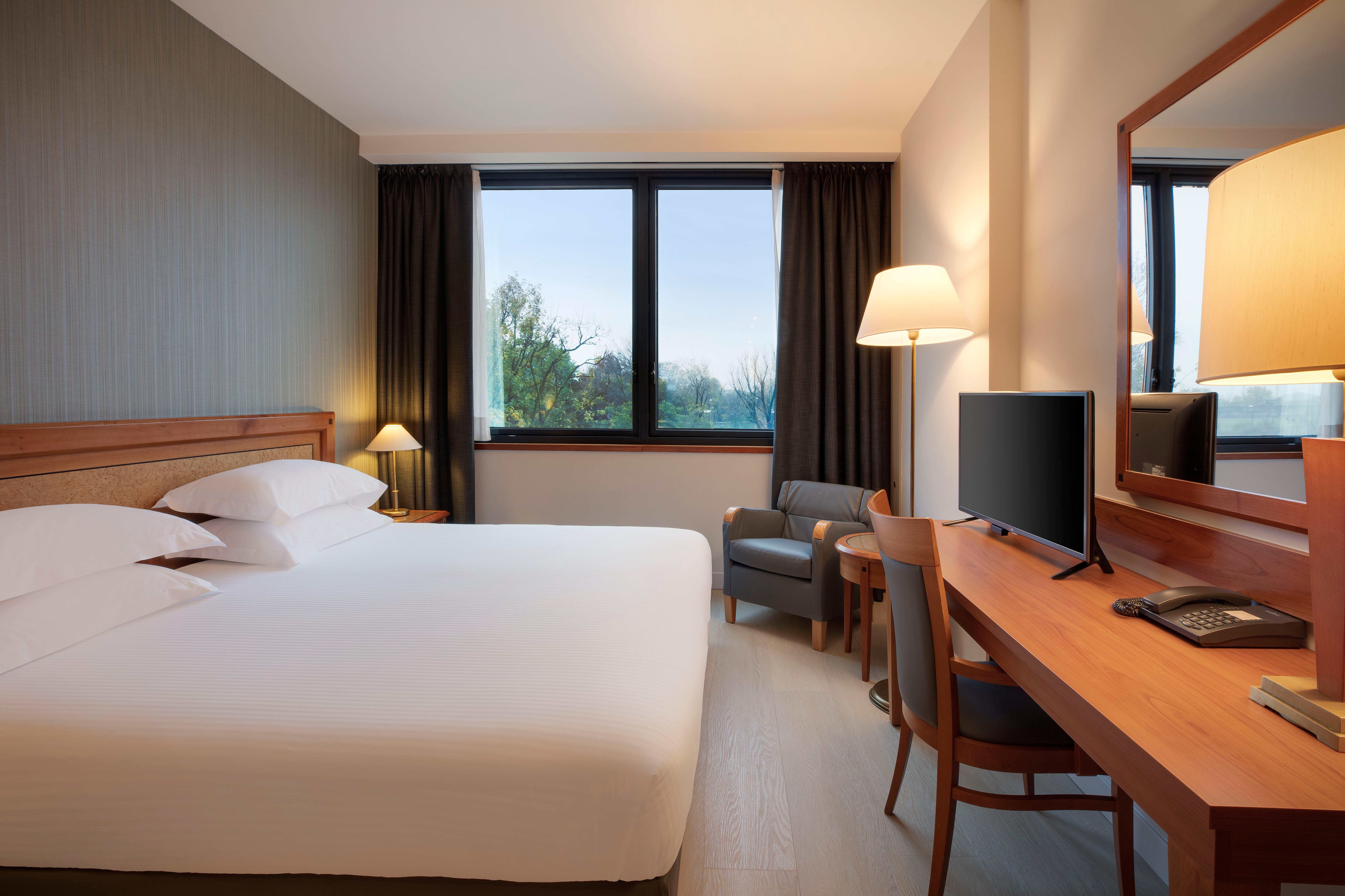 Отель Crowne Plaza Milan Linate By Ihg Сан-Донато-Миланезе Экстерьер фото