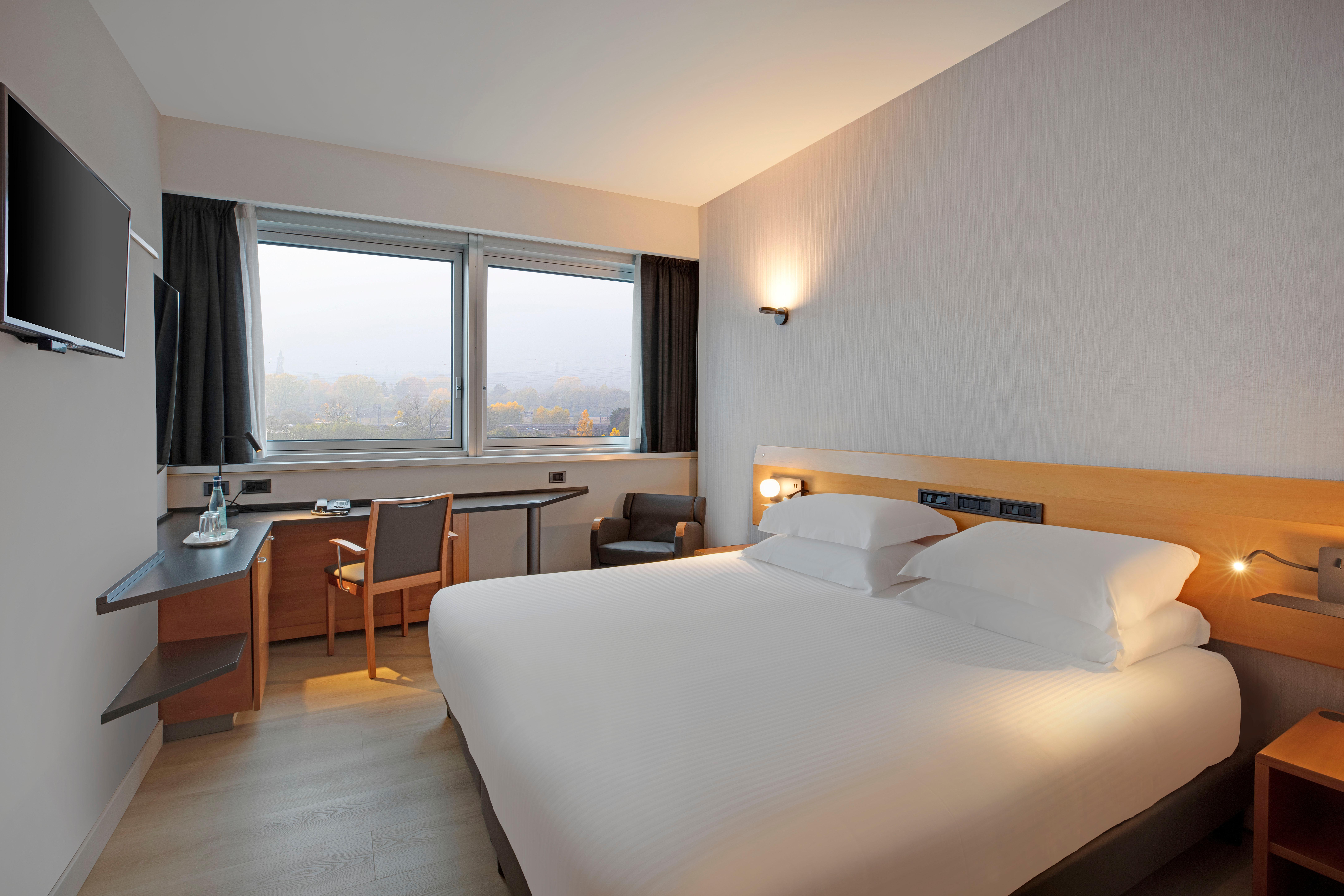 Отель Crowne Plaza Milan Linate By Ihg Сан-Донато-Миланезе Экстерьер фото