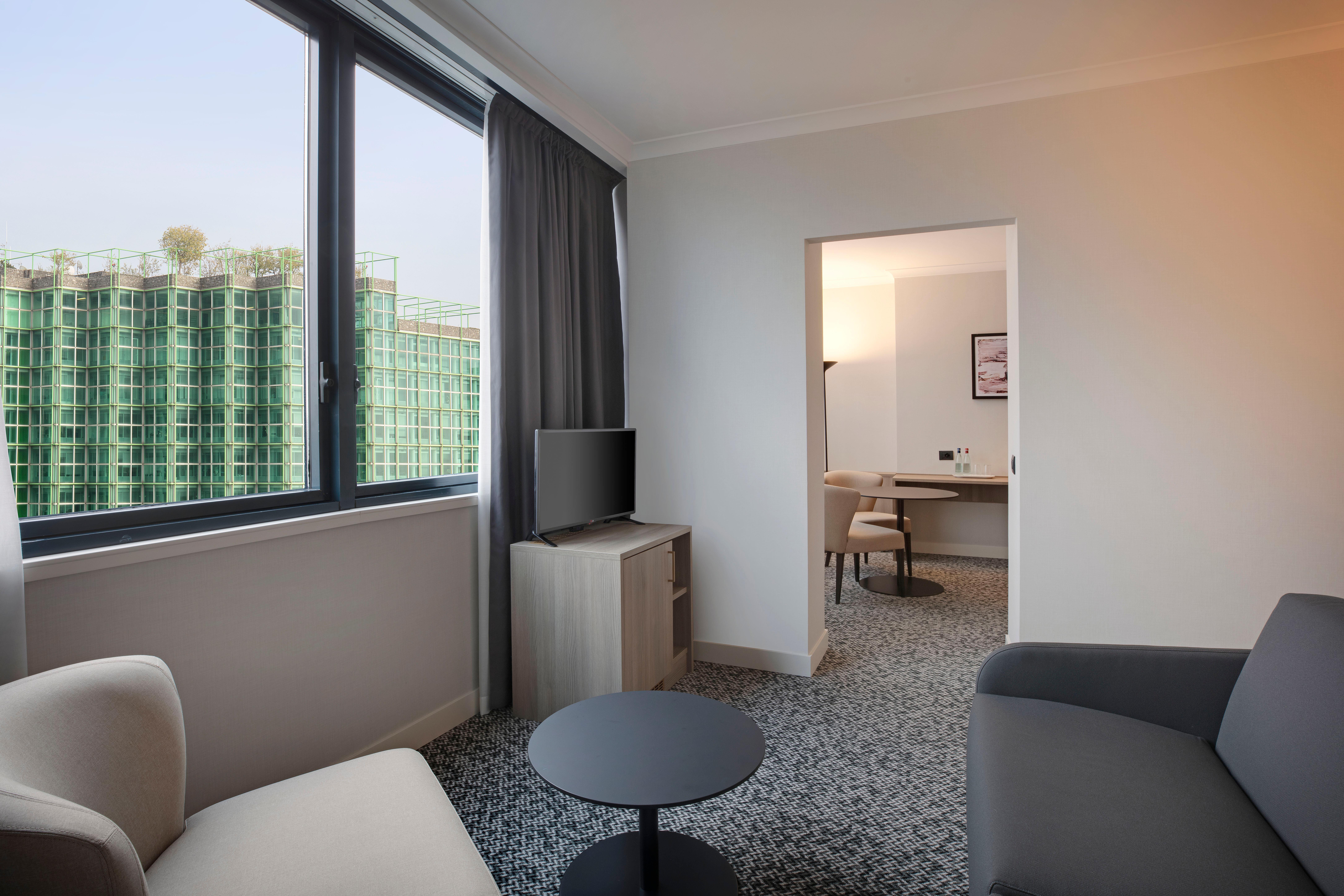 Отель Crowne Plaza Milan Linate By Ihg Сан-Донато-Миланезе Экстерьер фото