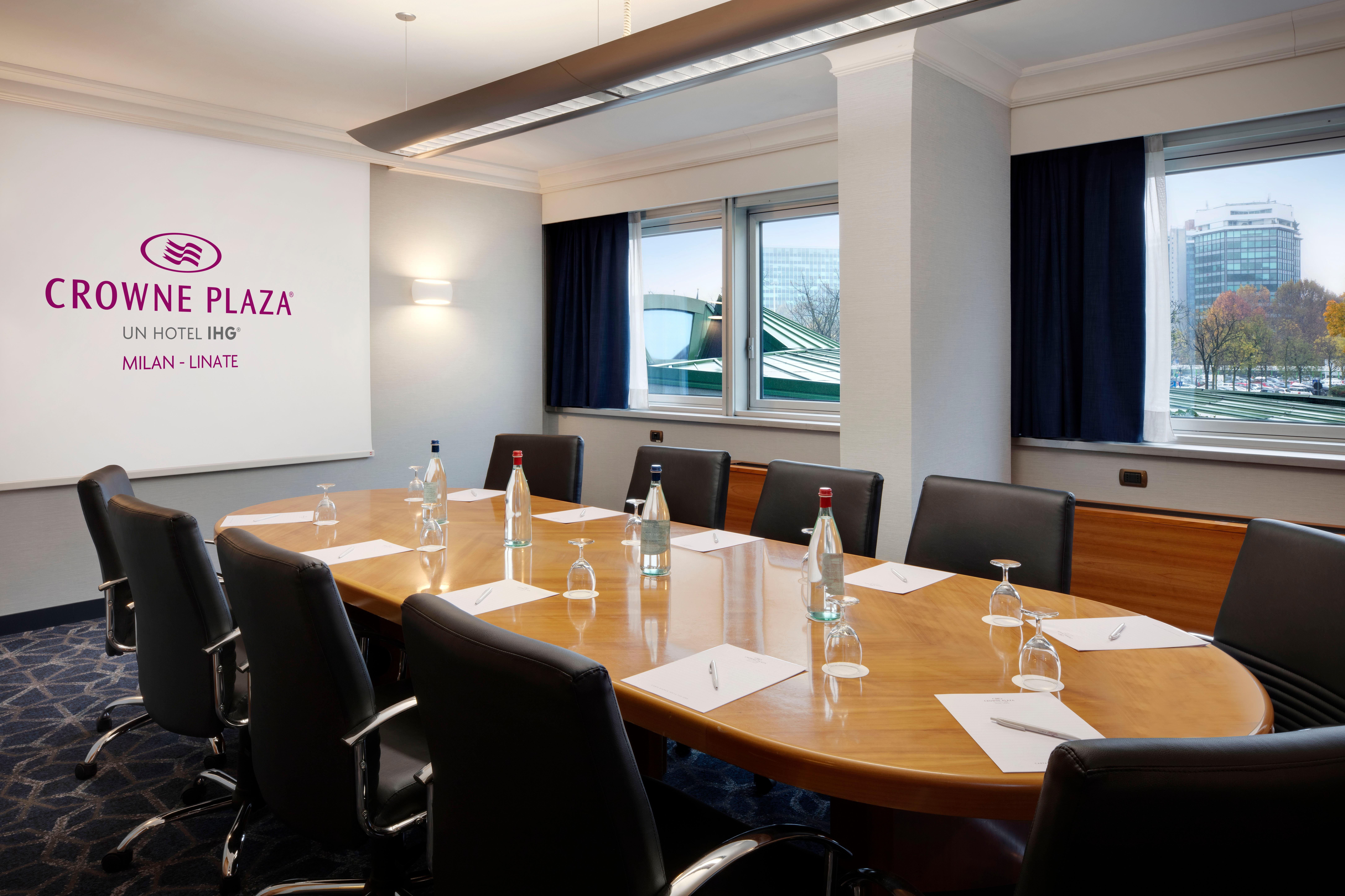 Отель Crowne Plaza Milan Linate By Ihg Сан-Донато-Миланезе Экстерьер фото