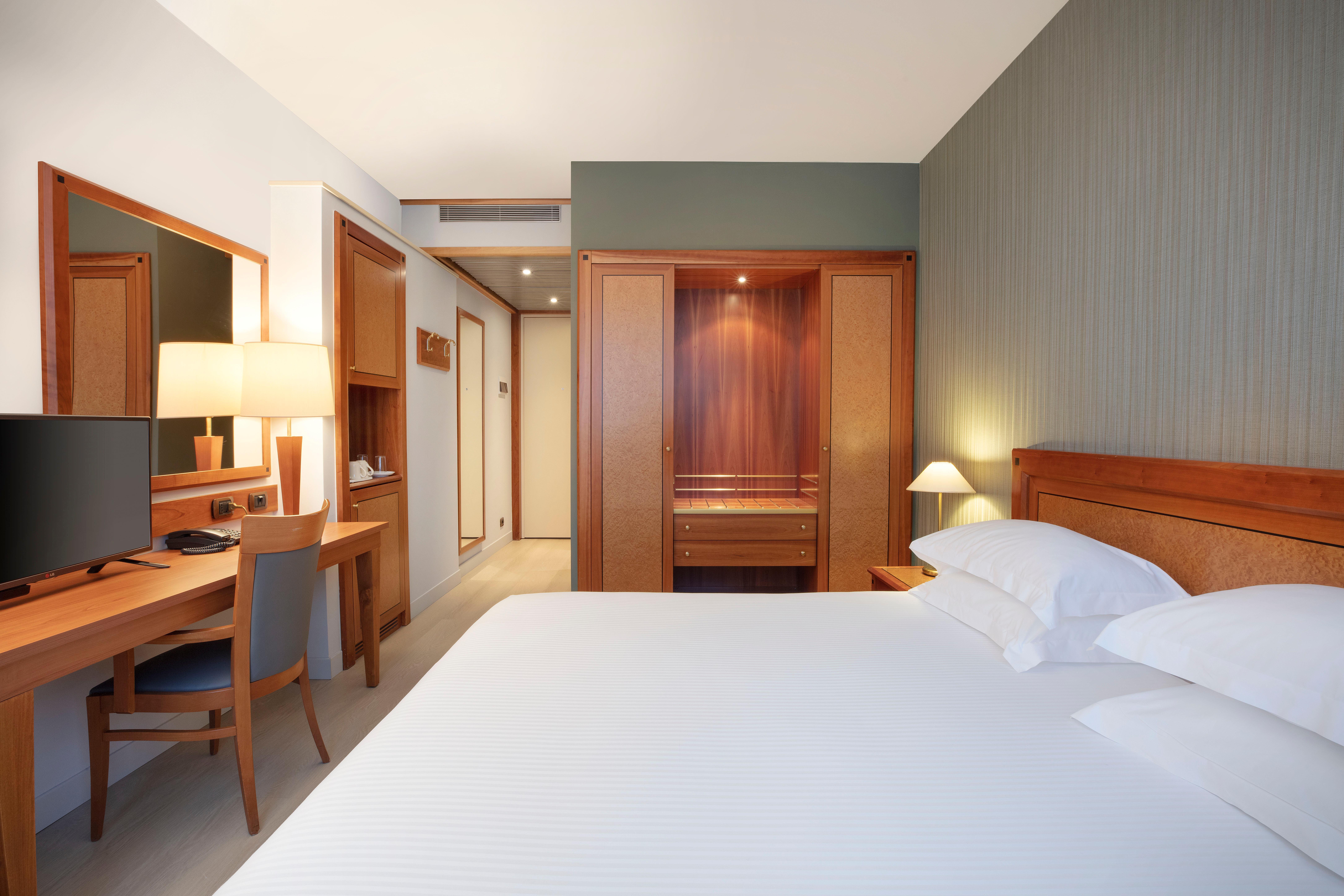 Отель Crowne Plaza Milan Linate By Ihg Сан-Донато-Миланезе Экстерьер фото