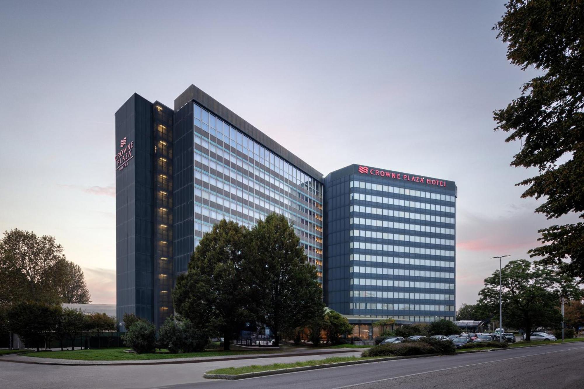 Отель Crowne Plaza Milan Linate By Ihg Сан-Донато-Миланезе Экстерьер фото