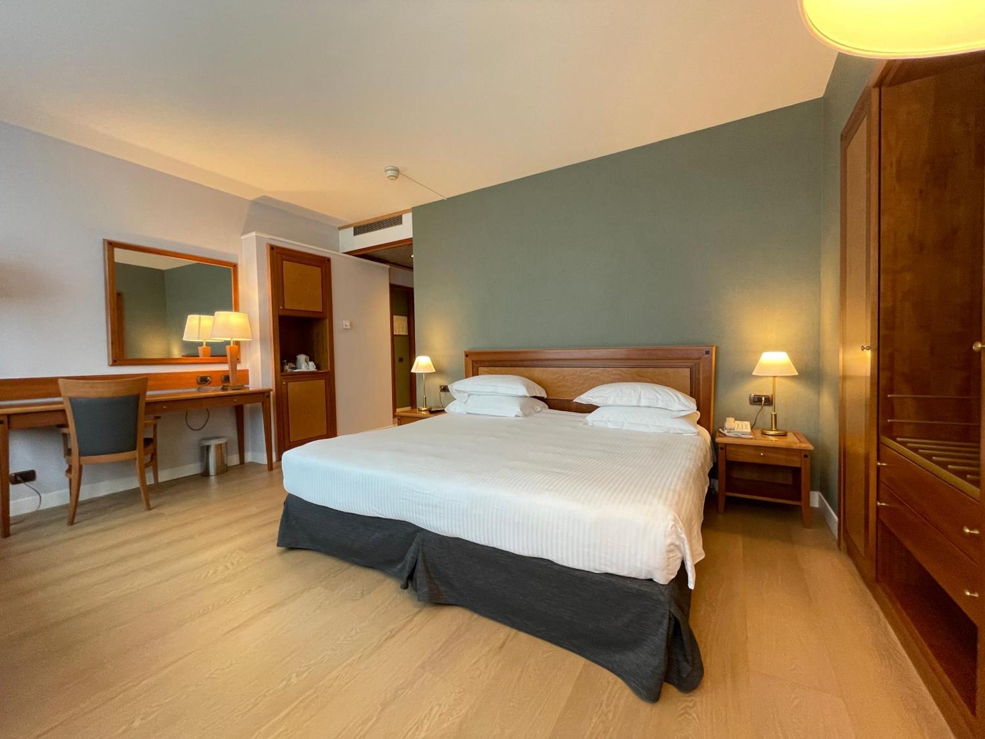 Отель Crowne Plaza Milan Linate By Ihg Сан-Донато-Миланезе Экстерьер фото