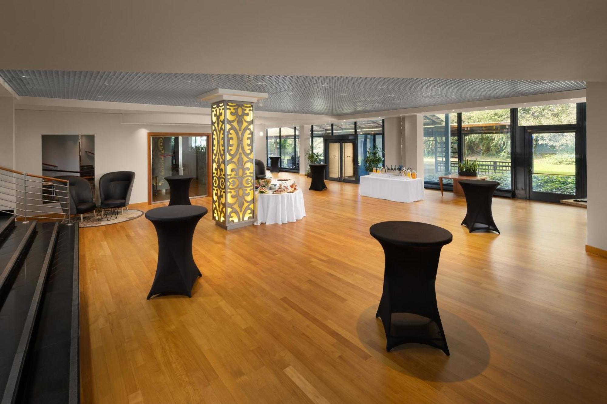 Отель Crowne Plaza Milan Linate By Ihg Сан-Донато-Миланезе Экстерьер фото