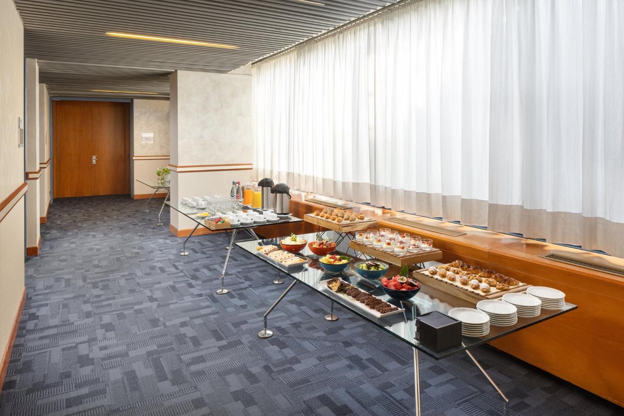 Отель Crowne Plaza Milan Linate By Ihg Сан-Донато-Миланезе Экстерьер фото