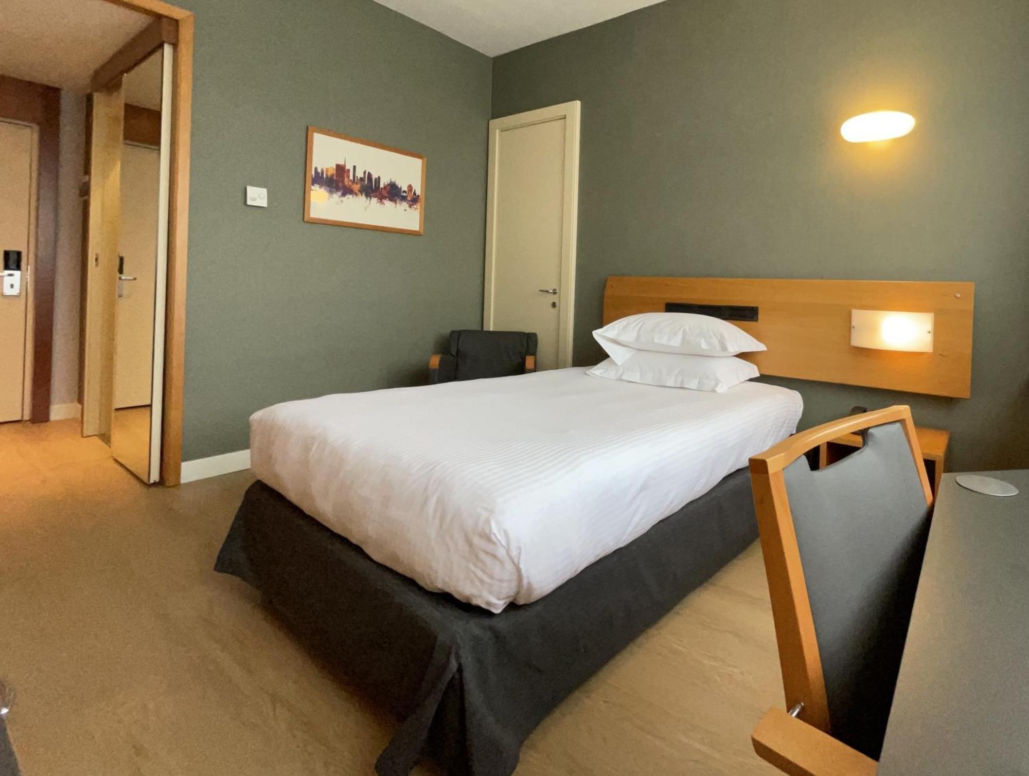 Отель Crowne Plaza Milan Linate By Ihg Сан-Донато-Миланезе Экстерьер фото