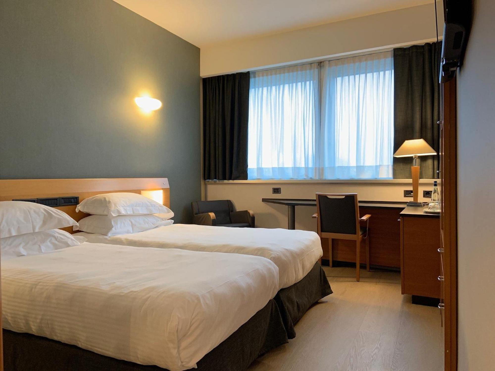 Отель Crowne Plaza Milan Linate By Ihg Сан-Донато-Миланезе Экстерьер фото