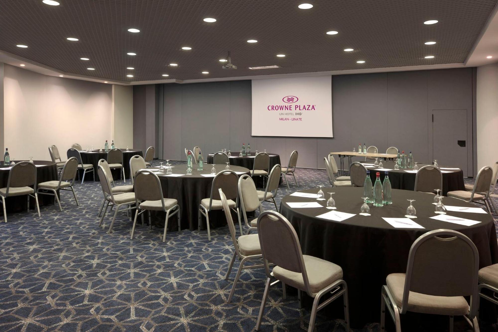 Отель Crowne Plaza Milan Linate By Ihg Сан-Донато-Миланезе Экстерьер фото