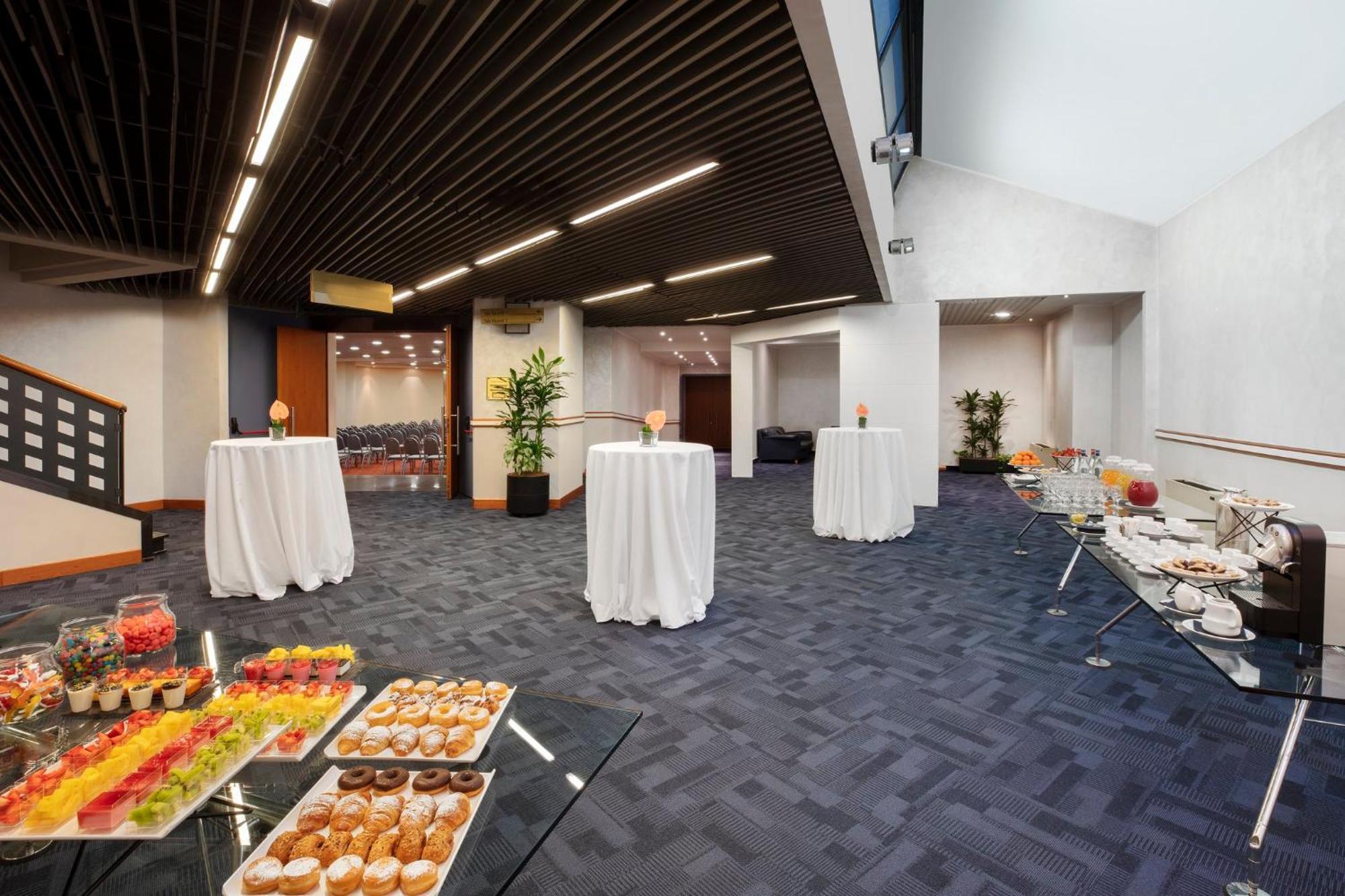Отель Crowne Plaza Milan Linate By Ihg Сан-Донато-Миланезе Экстерьер фото