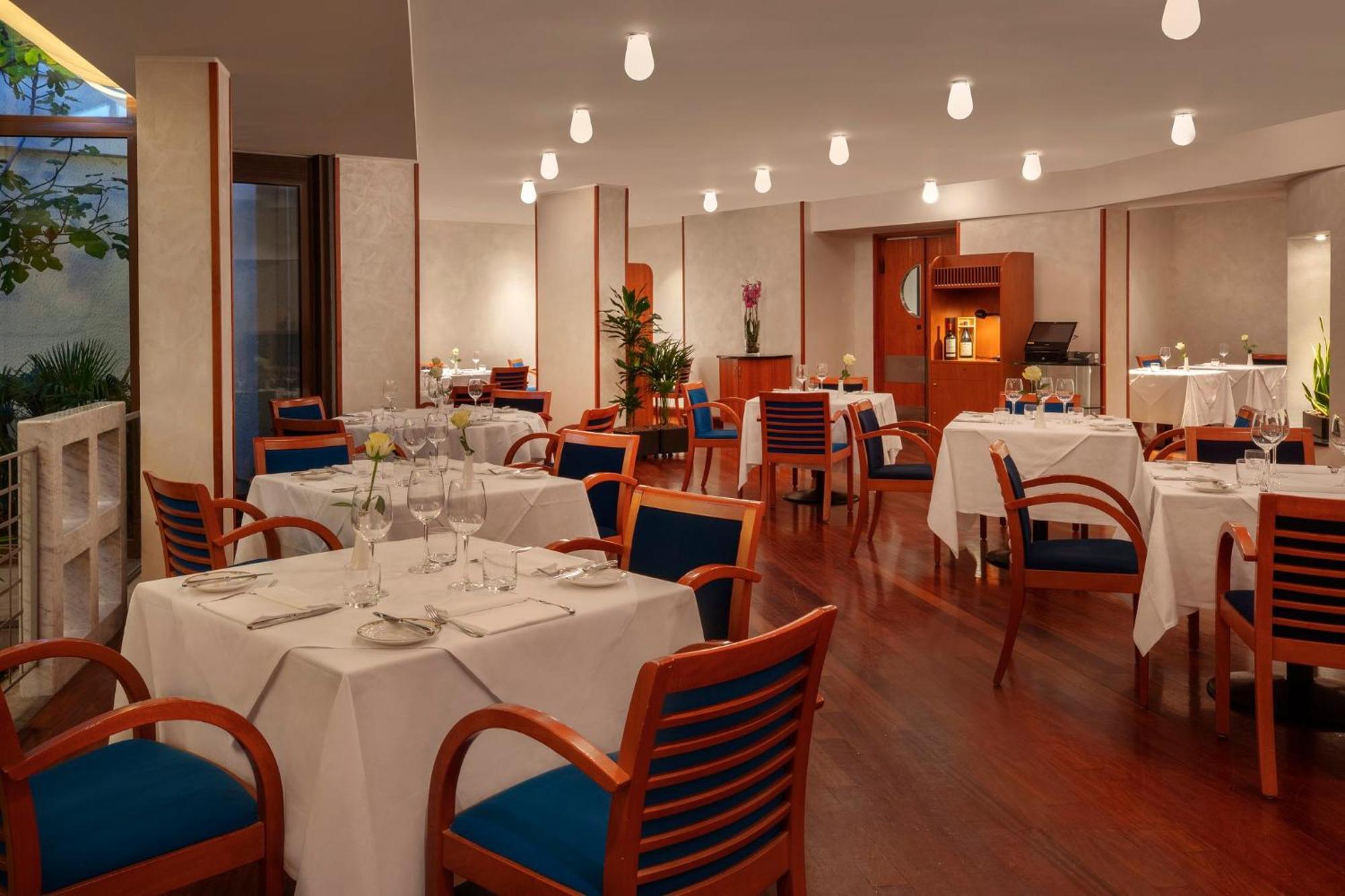 Отель Crowne Plaza Milan Linate By Ihg Сан-Донато-Миланезе Экстерьер фото