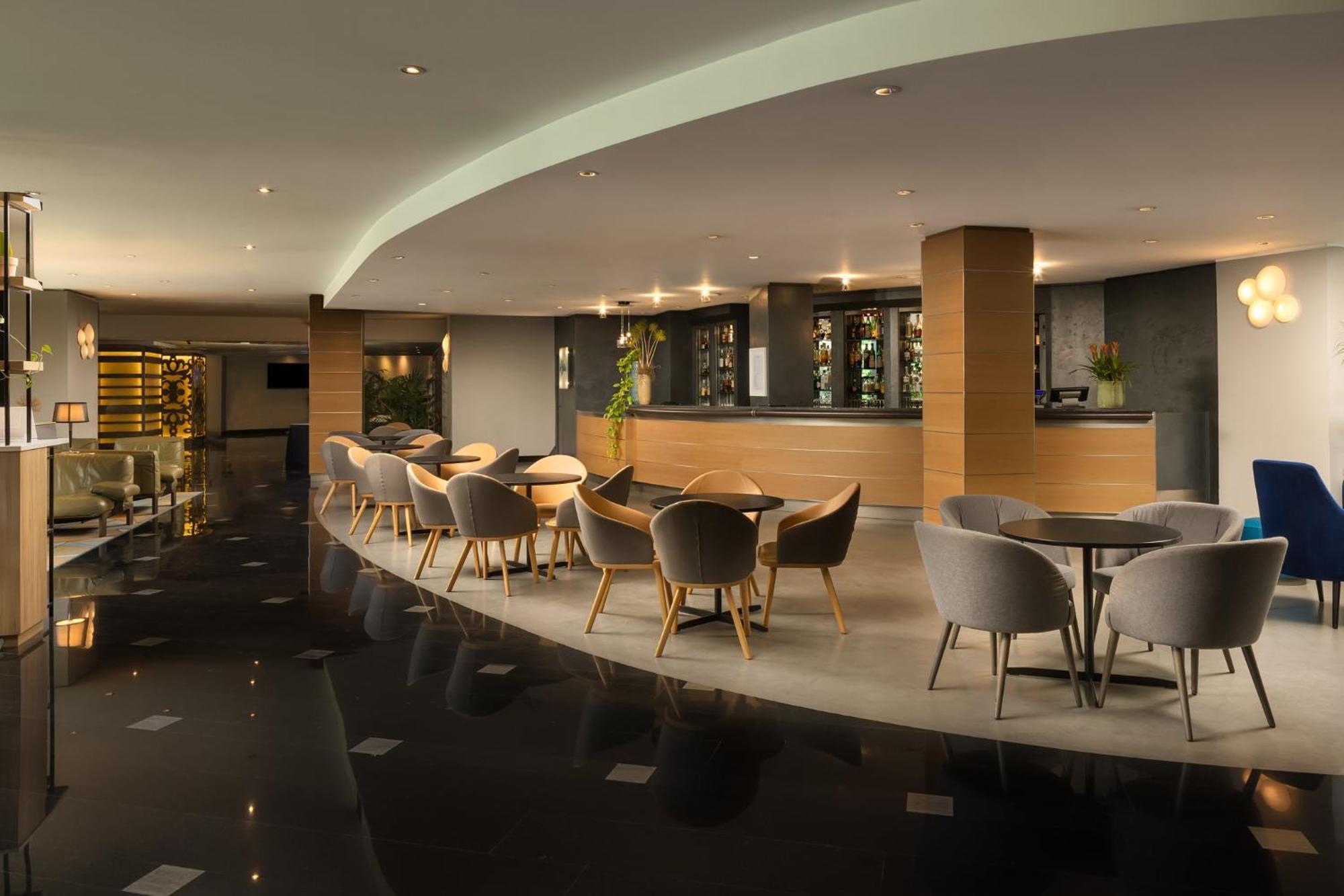 Отель Crowne Plaza Milan Linate By Ihg Сан-Донато-Миланезе Экстерьер фото